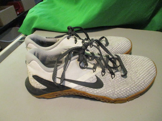 Used Nike  Metcon 4  Size 9.5 Rnning Shoes