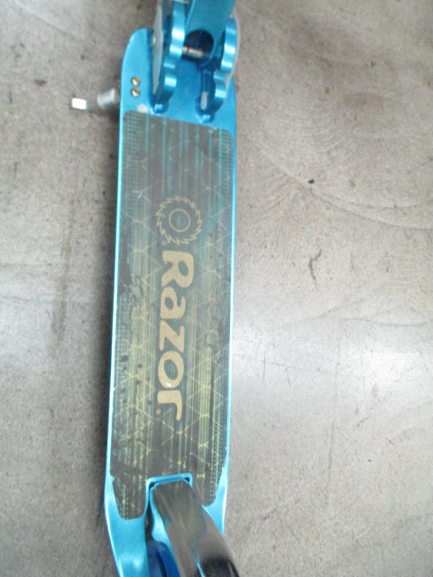 Used Razor Big Wheel W/ Kick Stand