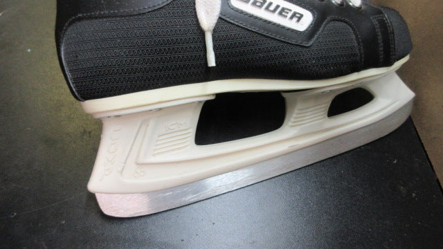 Load image into Gallery viewer, Used Bauer 30 Impact Hockey Skates - Size Medium (6)

