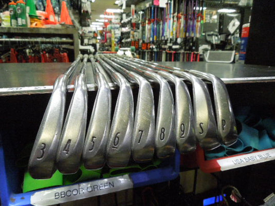 Used Titleist DCI 962 9pc Right Hand Iron Set 3-9 Iron and S,P-Wedge