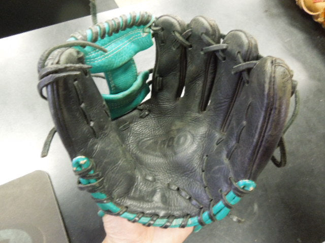 Load image into Gallery viewer, Used Wilson A500 A05RB161075 10.75" RHT Glove
