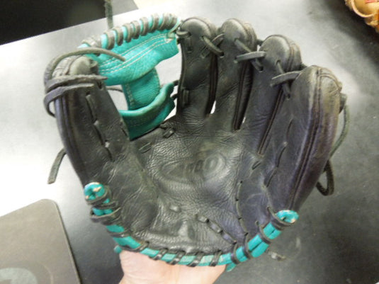 Used Wilson A500 A05RB161075 10.75" RHT Glove