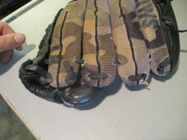 Load image into Gallery viewer, Used Louisville Slugger Genesis 1884 Series 10.5&quot; Glove - RHT - Has Wear
