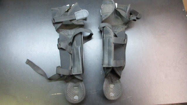 Load image into Gallery viewer, Used Wilson Catcher Sin Guards - Size Youth
