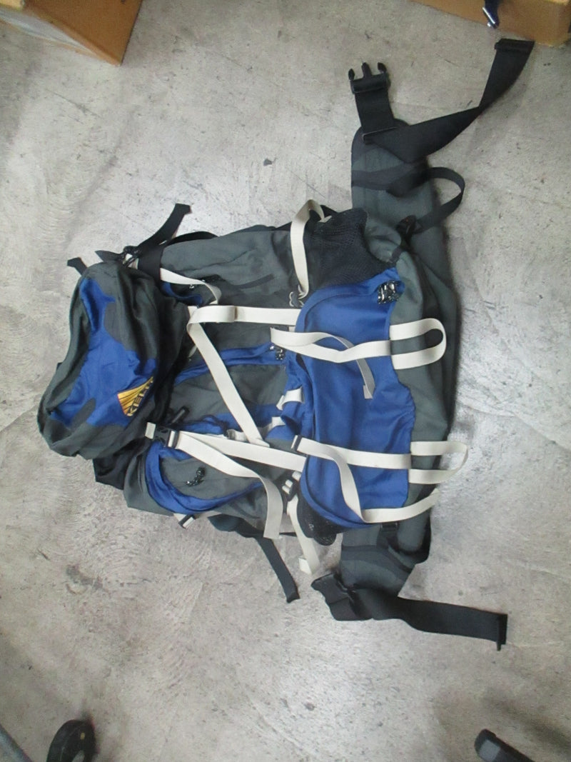 Load image into Gallery viewer, Used Kelty Redcloud 5600 Hiking Backpack Internal Frame
