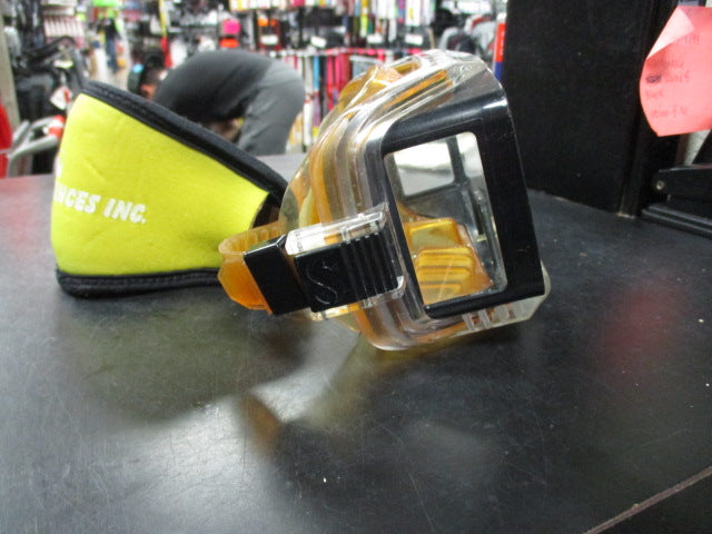 Load image into Gallery viewer, Used Scuba Pro Tempered Glass Adjustable Dive Gloves
