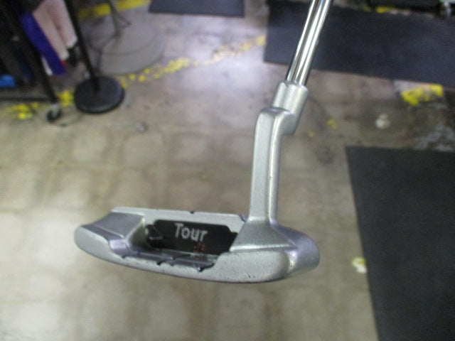 Load image into Gallery viewer, Used Wilson Tour Jr 32&quot; Putter
