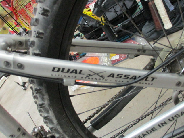 Load image into Gallery viewer, Used Cannondale Furio 26&quot; Mountain Bike
