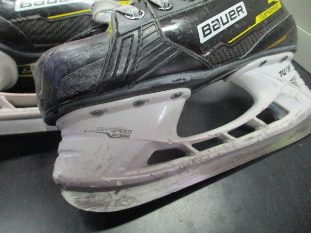 Load image into Gallery viewer, Used Bauer M4 Supreme Comfort Edge Hocky Skates Size 3.5

