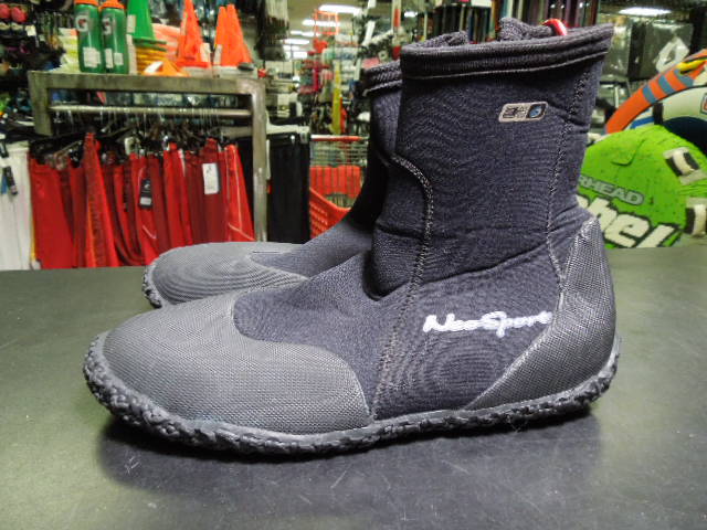 Load image into Gallery viewer, Used NeoSport Hi-Top 3mm Dive Boots Size 9
