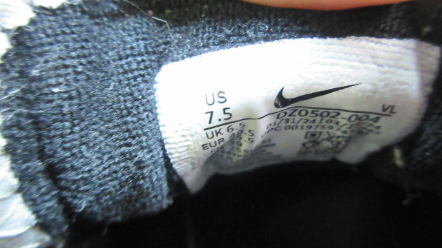 Load image into Gallery viewer, Used Nike Air Diamond Varsity Turf Shoes - Size 7.5
