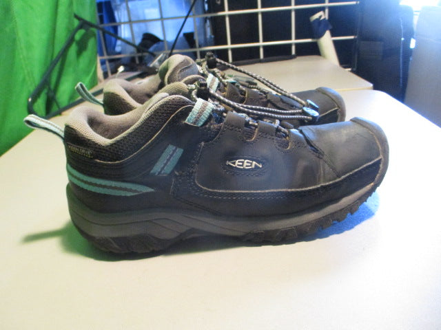 Load image into Gallery viewer, Used Keen Targhee Low Waterproof Size 1 Hiking Shoes
