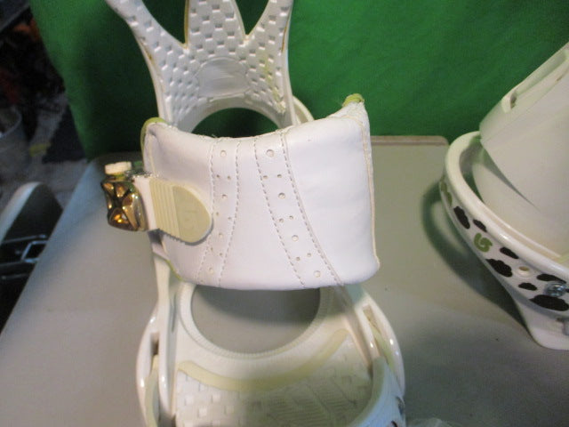 Load image into Gallery viewer, Used Burton Citizen Snowboard Bindings
