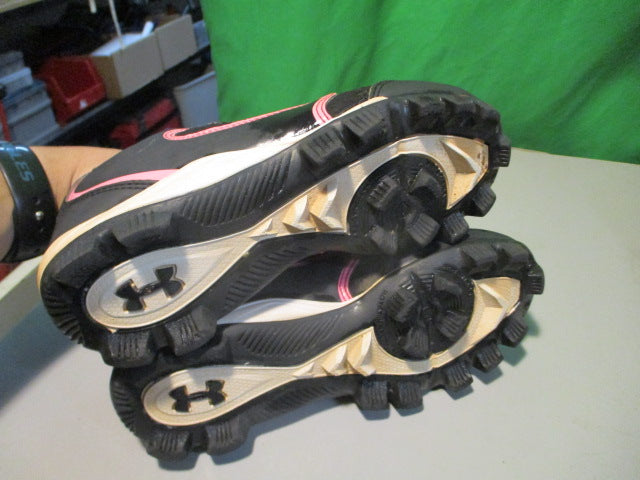 Load image into Gallery viewer, Used Under Armour Youth 3 Cleats
