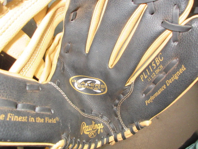 Load image into Gallery viewer, Used Rawlings Players Series 11.5" Glove - RHT

