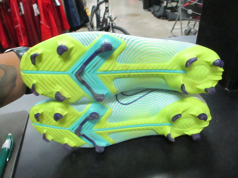 Load image into Gallery viewer, Used Nike Mercurial MD S005 Size 6 Soccer Cleats
