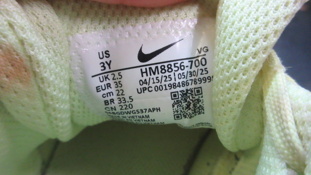 Load image into Gallery viewer, Used Nike Turf Shoes - Size Youth 3

