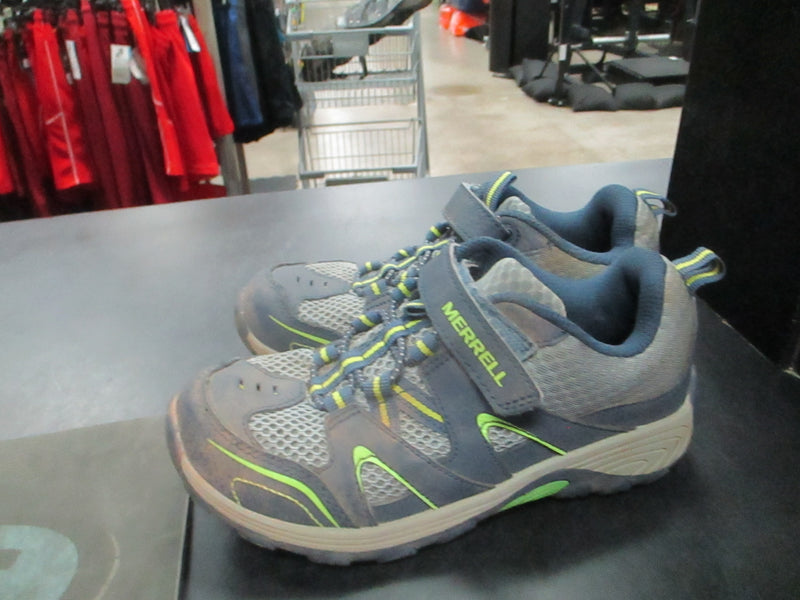 Load image into Gallery viewer, Used Merrell Size 1 Kids Hiking Shoes
