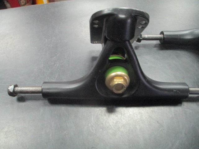 Load image into Gallery viewer, New SKATEBOARD TRUCKS Set of 2 Black
