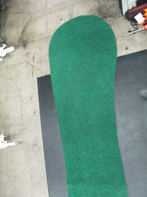 Load image into Gallery viewer, Used Grassroots Deluxe Par 1 Putt-A-Bout Putting Mat
