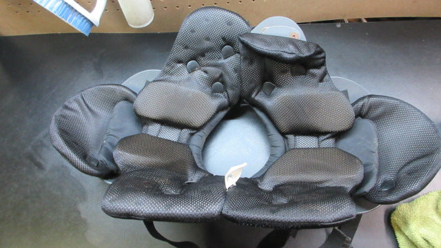 Load image into Gallery viewer, Used Gear 2000 Co Air Tech JR 75-100lb 14&quot;-15&quot; Football Shoulder Pads
