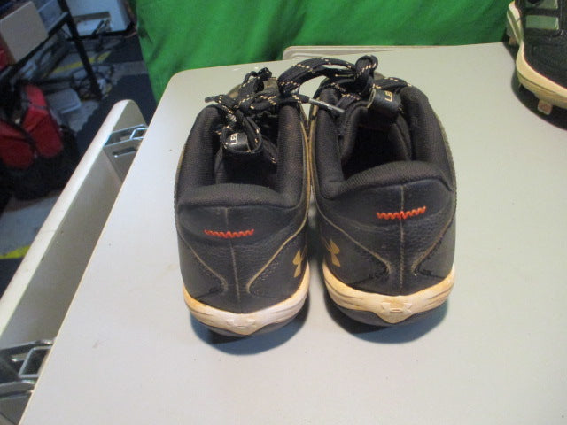 Load image into Gallery viewer, Used Under Armour Leadoff Size Youth 5.5 Cleats
