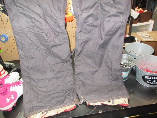 Load image into Gallery viewer, Used Levis Winter Snow Pants - Size XL
