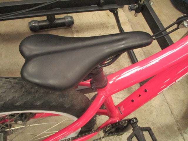 Load image into Gallery viewer, Used Trek Roscoe 8 Speed Fat Tire 24" Bike
