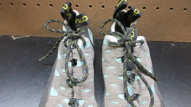 Load image into Gallery viewer, Used La Sportiva Women's Tarantulace Climbing Shoes - Size 7.5
