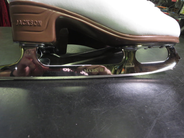 Load image into Gallery viewer, Used Jackson Mystique typ1490 Figure Skates with a Mk 2 Blade Size 6c
