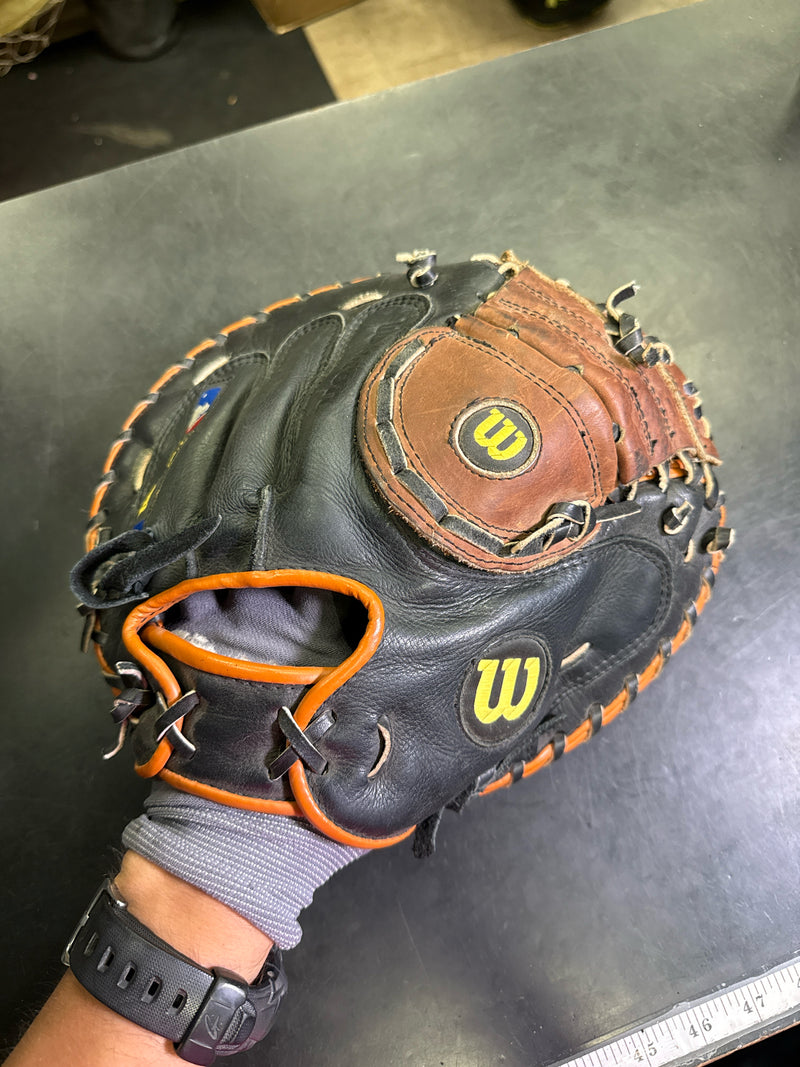Load image into Gallery viewer, Used Wilson A2564 Staff Series Ivan R. Pro-Toe Catchers Mitt RHT
