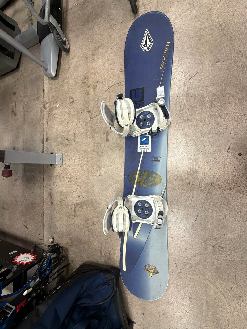Load image into Gallery viewer, Used Oxygen Globe 55 157cm Snowboard w/ Forum Bindings
