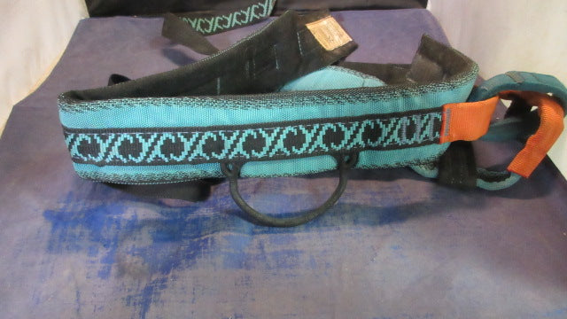 Load image into Gallery viewer, Used Petzl Mercury C31 Climbing Harness - broken plastic rings
