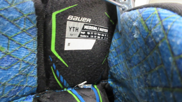 Load image into Gallery viewer, Used Bauer Youth Medium Breezers (Some Wear)
