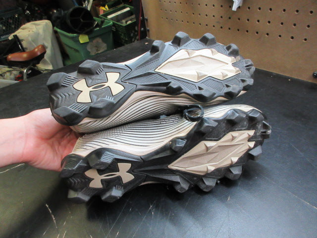 Load image into Gallery viewer, Used Under Armour Highlight Franchise Football Cleats - Size 6.5
