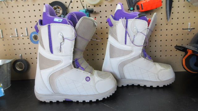 Load image into Gallery viewer, Used Burton Mint Imprint 1 Snowboard Boots - Size 8.5
