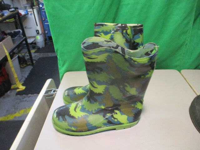 Load image into Gallery viewer, Used Magellan Size 4 Kids Rain Boots
