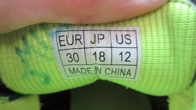 Load image into Gallery viewer, Used Deja Tu Huella Soccer Cleats - Size Youth 12
