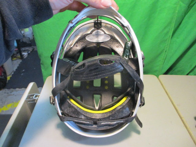 Load image into Gallery viewer, Used Cascade CS-R Youth OSFM Lacrosse Helmet
