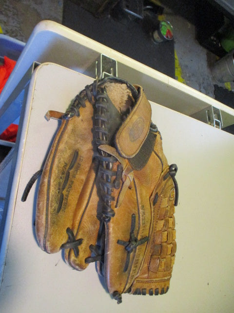 Load image into Gallery viewer, Used Easton Natural Series NAT50 12" Glove - RHT
