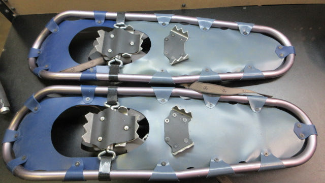 Load image into Gallery viewer, Used L.L.Bean Trailblazer 30 Tubbs Snow Shoes 31"
