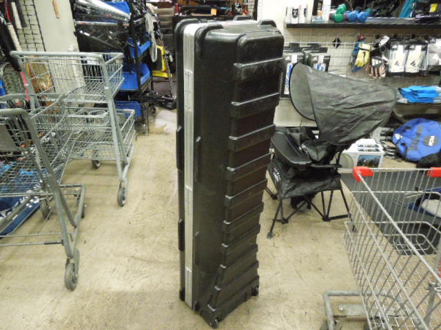 Load image into Gallery viewer, Used SKB Cases ATA Golf Hard Shell Travel Case No Key
