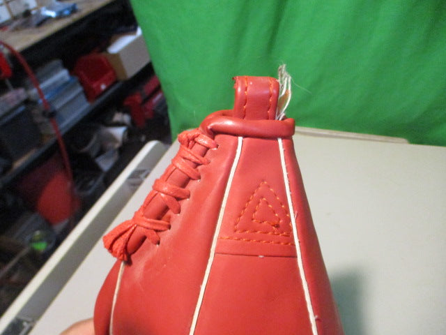 Load image into Gallery viewer, Used Everlast Speed Bag 4Lb (Needs Bladder)
