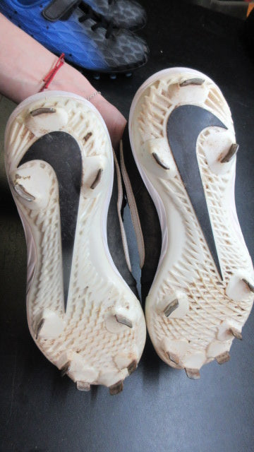 Load image into Gallery viewer, Used Nike Alpha Huarache Low Metal Baseball Cleats - Size 7.5

