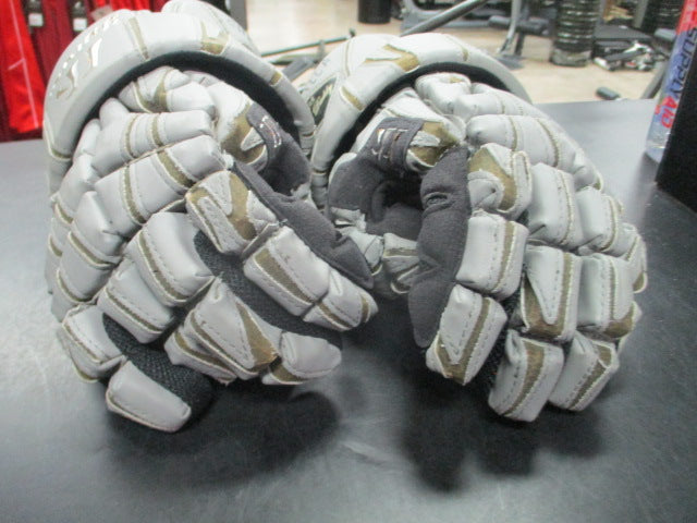 Load image into Gallery viewer, Used Warrior Vapor Mac Daddy Lacrosse Gloves
