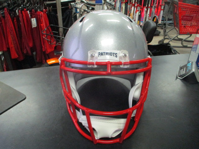 Load image into Gallery viewer, Used New England Patriots Riddell Speed Replica Helmet In Box Small Tear Inside
