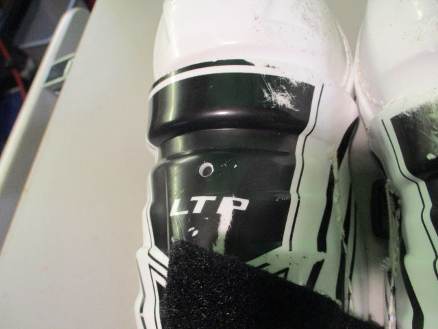 Load image into Gallery viewer, Used CCM LTP Youth 9&quot; Hockey Shin Guards

