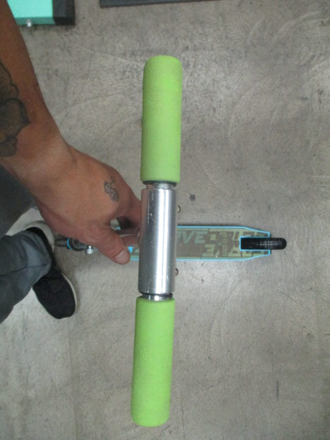 Load image into Gallery viewer, Used Madd Gear Folding Kids Scooter
