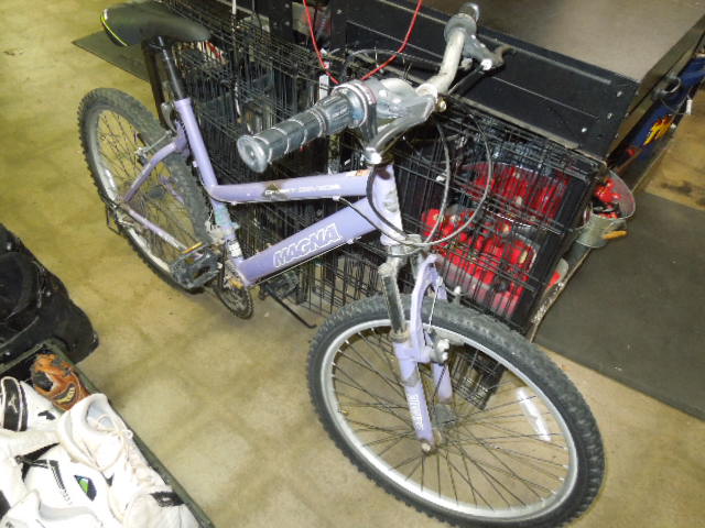 Load image into Gallery viewer, Used Dynacraft Magna Great Divide 21 Sp Mountain Bike in Purple
