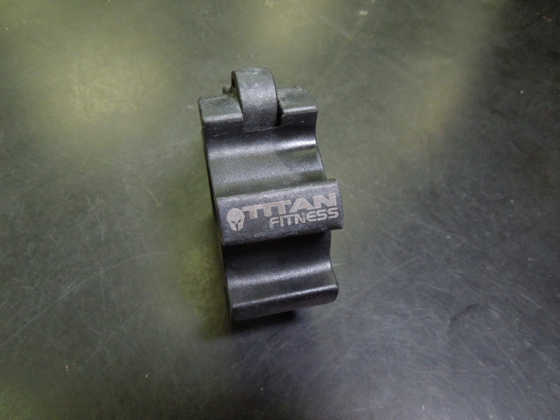Load image into Gallery viewer, Used Pair of Titan Fitness Olympic Lock Jaw Collar
